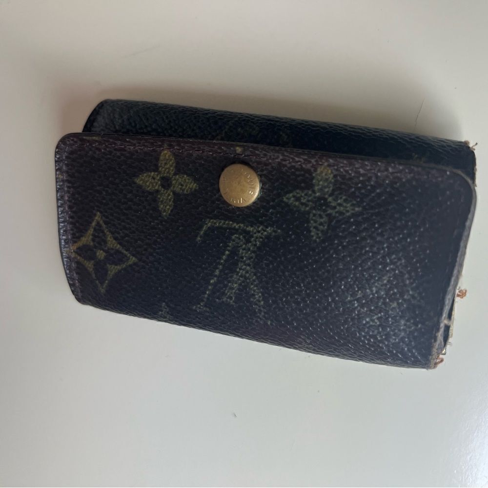 Louis Vuitton key Holder - Preloved